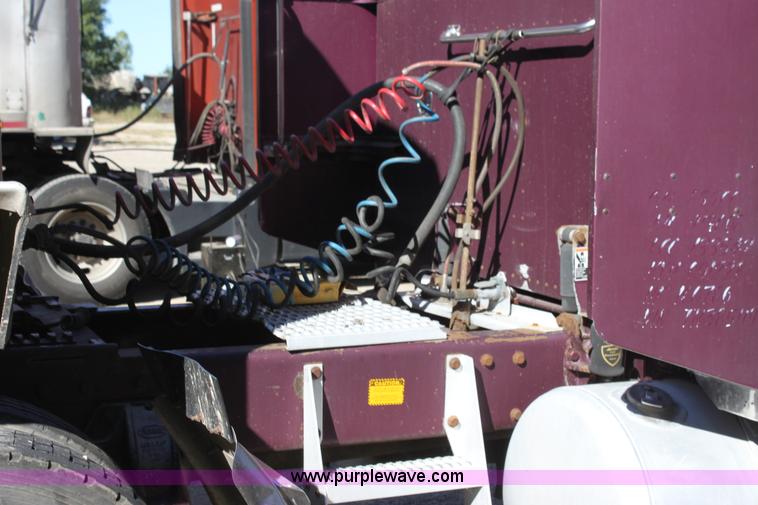 image for item G4233 1996 Peterbilt 379 semi truck