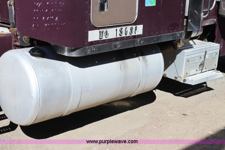 image for item G4233 1996 Peterbilt 379 semi truck