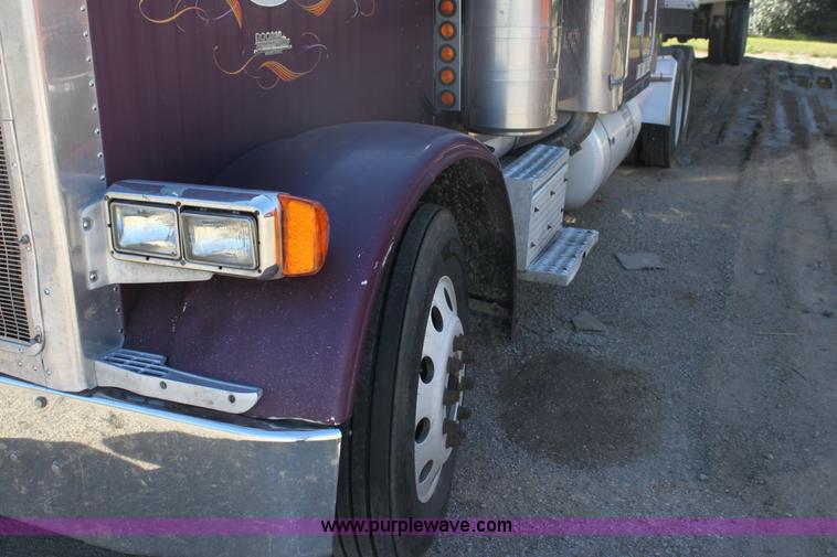 image for item G4233 1996 Peterbilt 379 semi truck
