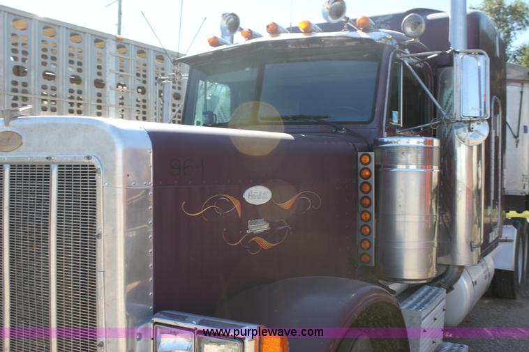 image for item G4233 1996 Peterbilt 379 semi truck