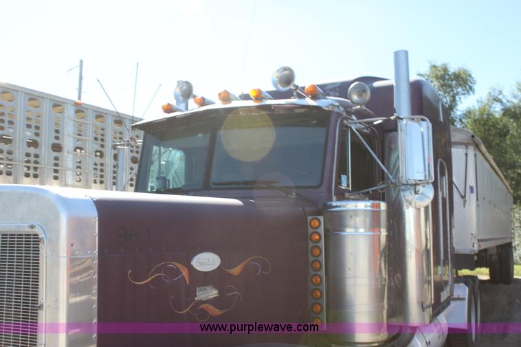 image for item G4233 1996 Peterbilt 379 semi truck