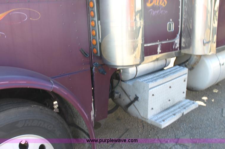 image for item G4233 1996 Peterbilt 379 semi truck