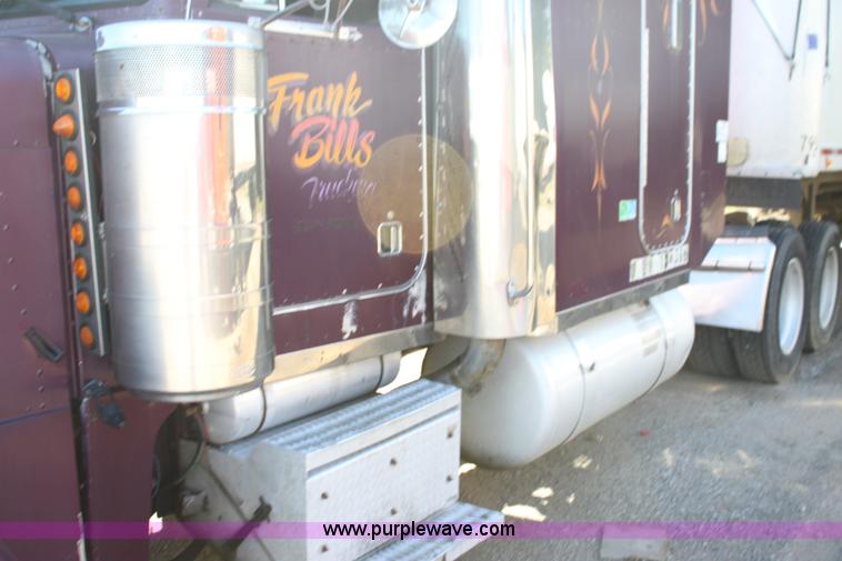 image for item G4233 1996 Peterbilt 379 semi truck