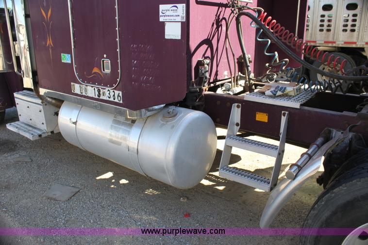 image for item G4233 1996 Peterbilt 379 semi truck