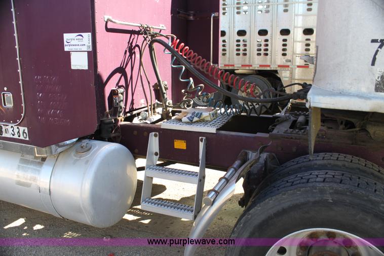 image for item G4233 1996 Peterbilt 379 semi truck