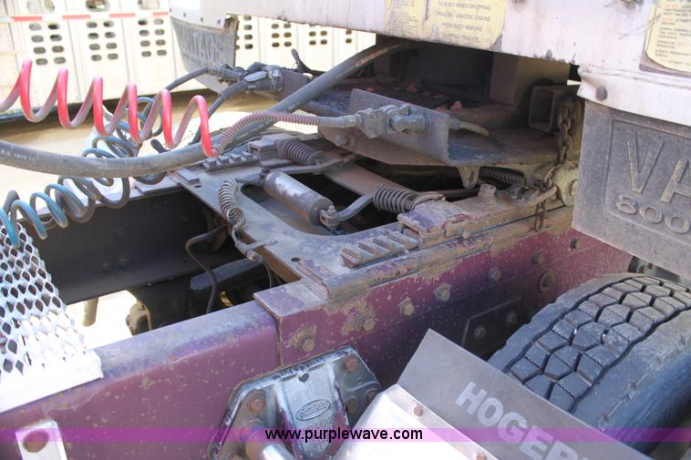 image for item G4233 1996 Peterbilt 379 semi truck