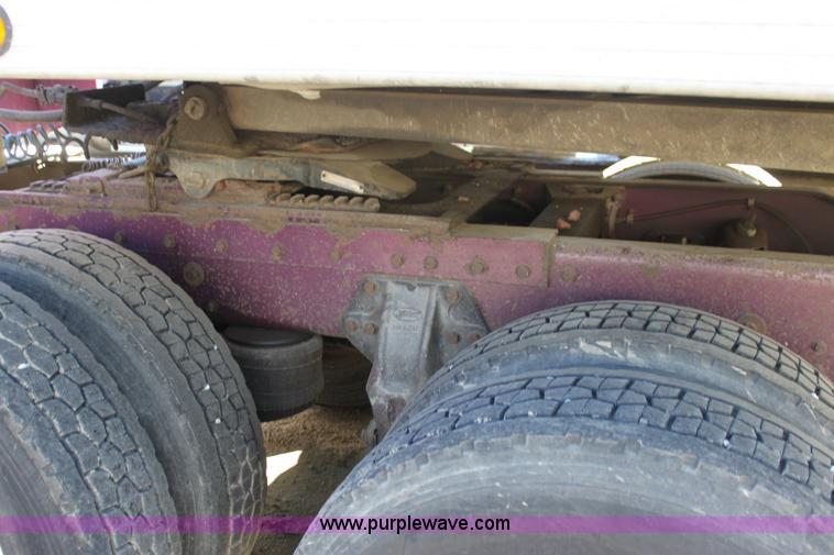 image for item G4233 1996 Peterbilt 379 semi truck