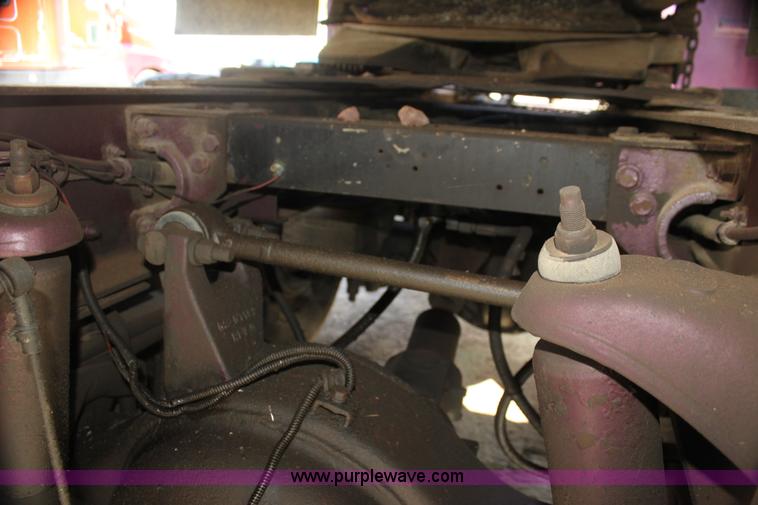 image for item G4233 1996 Peterbilt 379 semi truck