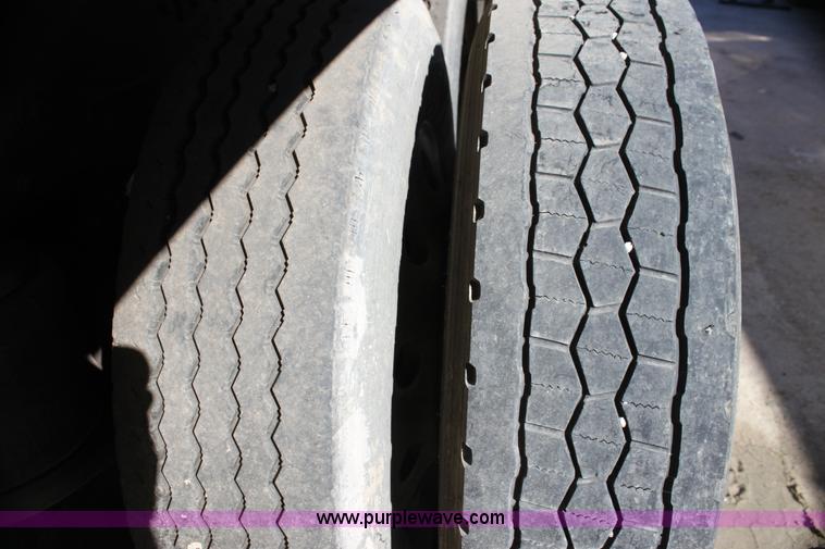 image for item G4233 1996 Peterbilt 379 semi truck