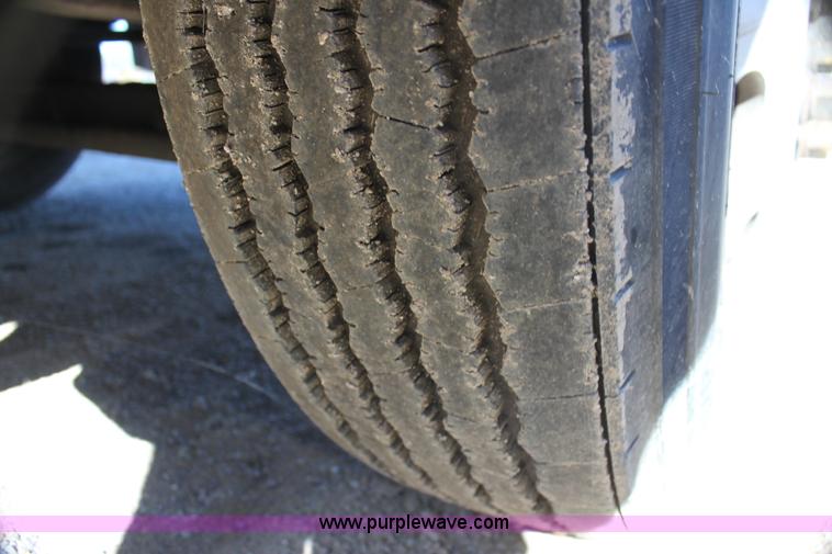 image for item G4233 1996 Peterbilt 379 semi truck