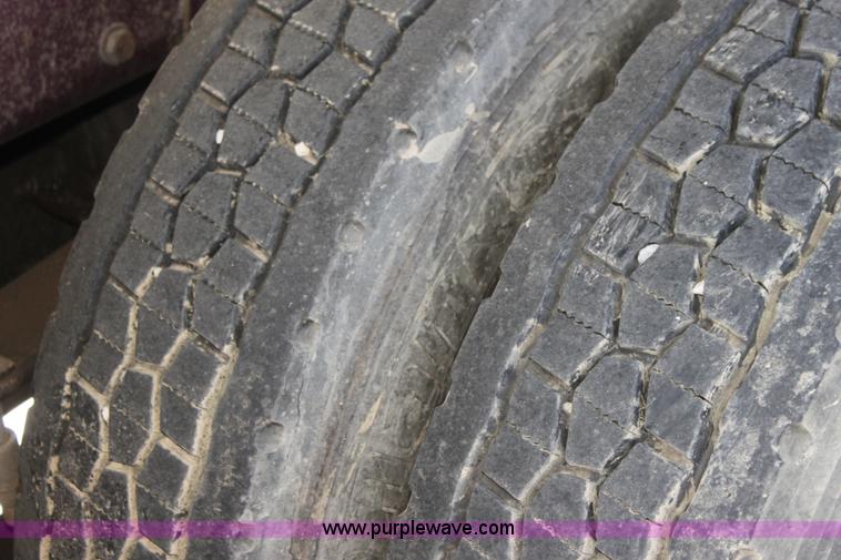 image for item G4233 1996 Peterbilt 379 semi truck