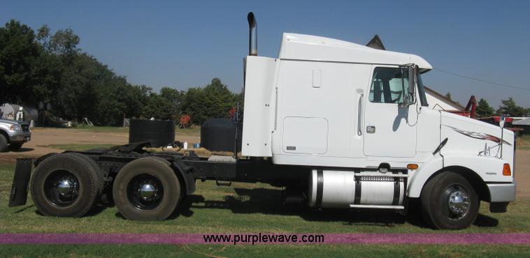image for item H6282 1998 Volvo WIA semi truck