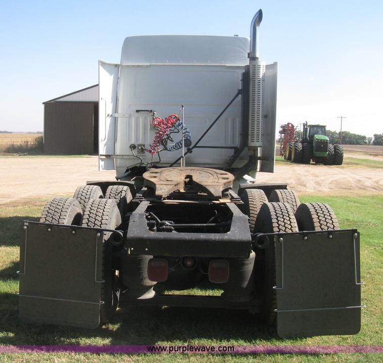 image for item H6282 1998 Volvo WIA semi truck