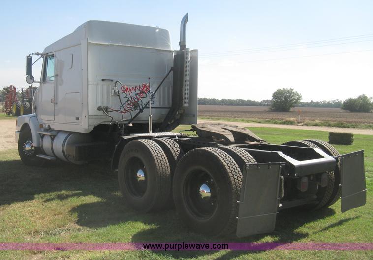 image for item H6282 1998 Volvo WIA semi truck