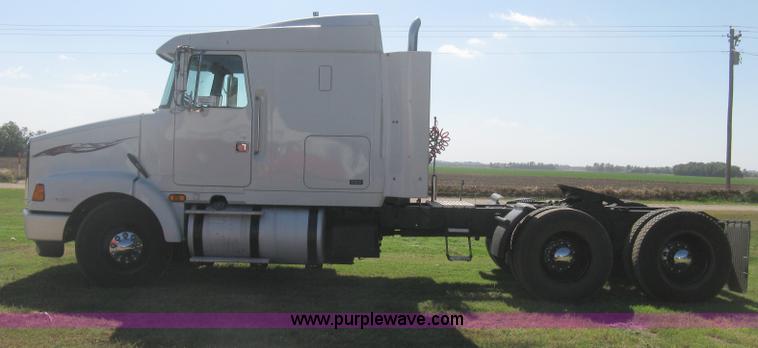 image for item H6282 1998 Volvo WIA semi truck