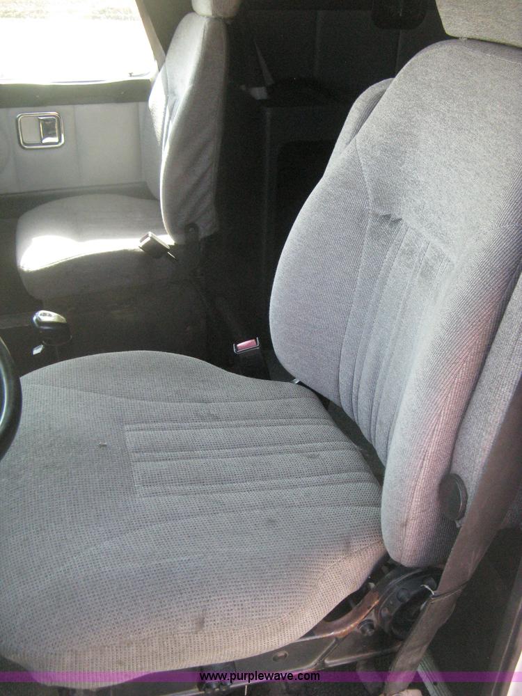 image for item H6282 1998 Volvo WIA semi truck