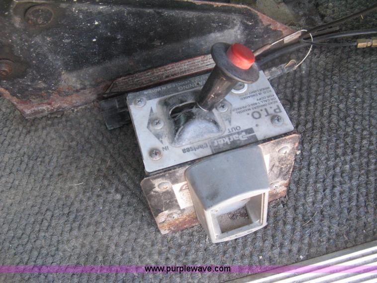 image for item H6282 1998 Volvo WIA semi truck