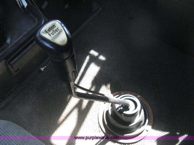 image for item H6282 1998 Volvo WIA semi truck