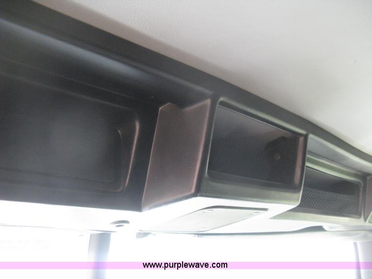 image for item H6282 1998 Volvo WIA semi truck