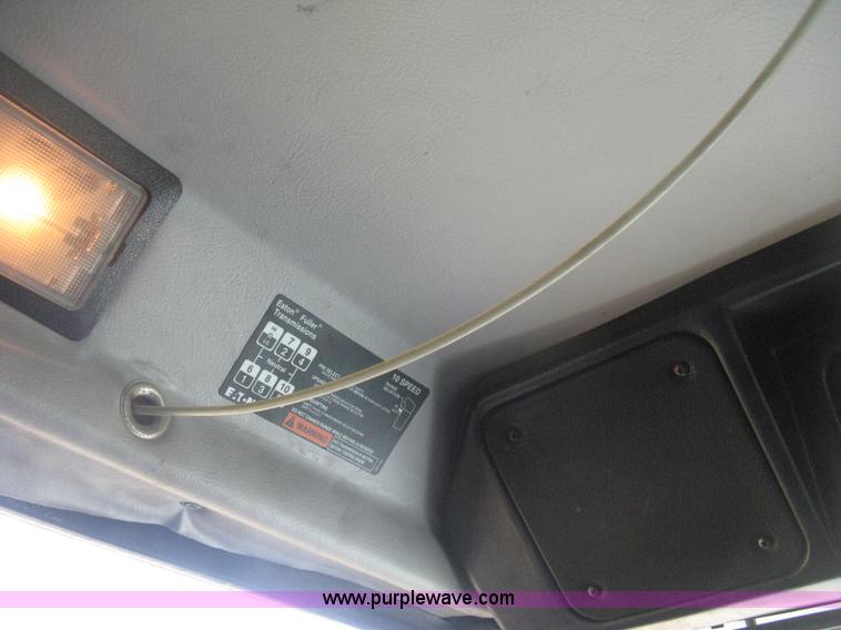 image for item H6282 1998 Volvo WIA semi truck