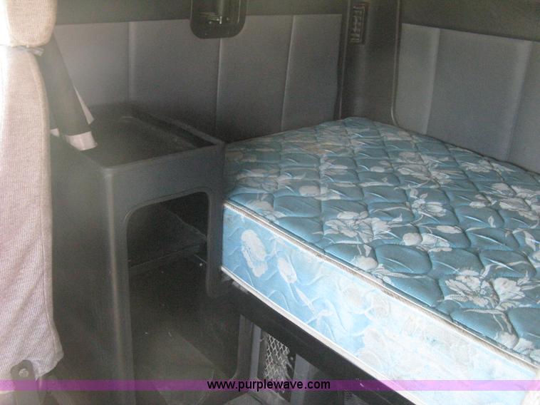 image for item H6282 1998 Volvo WIA semi truck