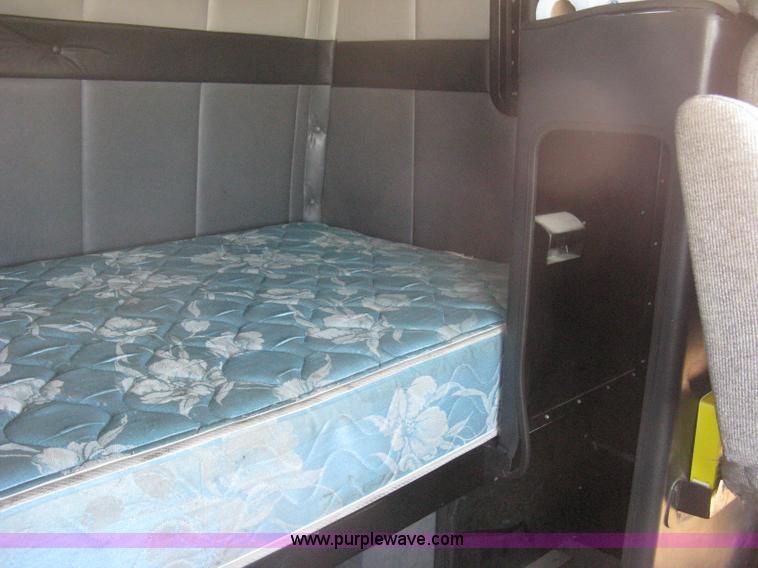 image for item H6282 1998 Volvo WIA semi truck