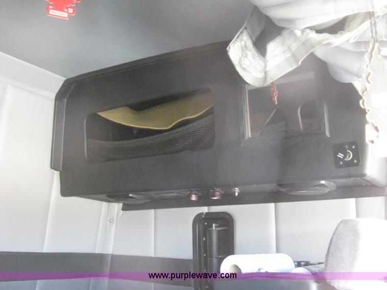 image for item H6282 1998 Volvo WIA semi truck