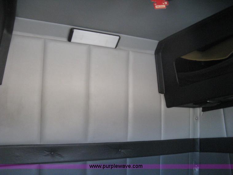 image for item H6282 1998 Volvo WIA semi truck