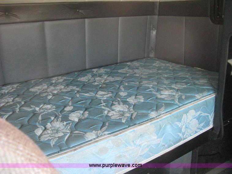 image for item H6282 1998 Volvo WIA semi truck