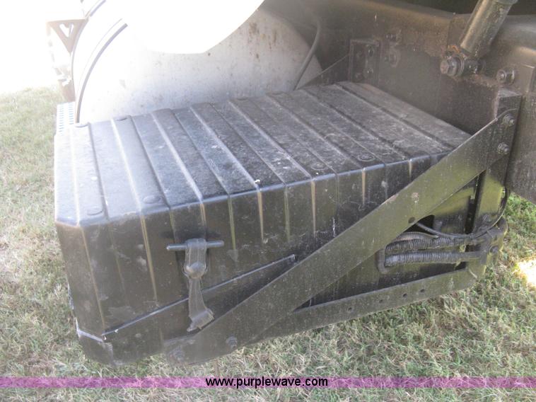 image for item H6282 1998 Volvo WIA semi truck