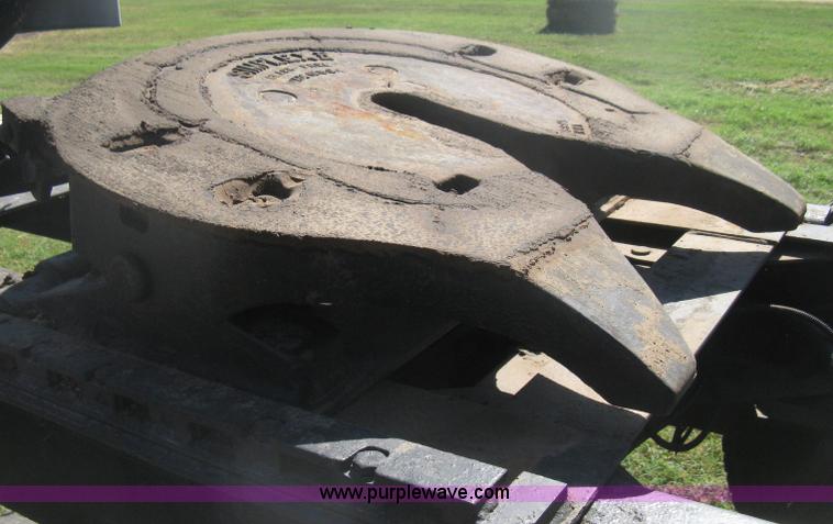 image for item H6282 1998 Volvo WIA semi truck