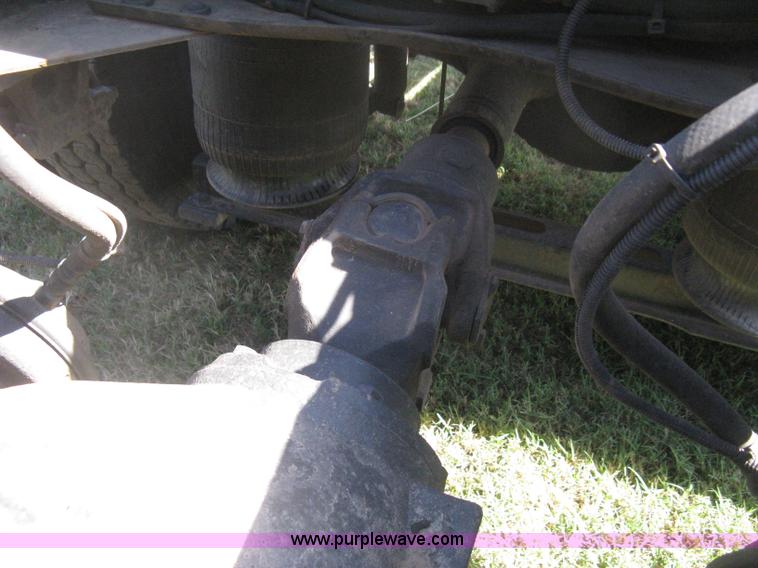 image for item H6282 1998 Volvo WIA semi truck