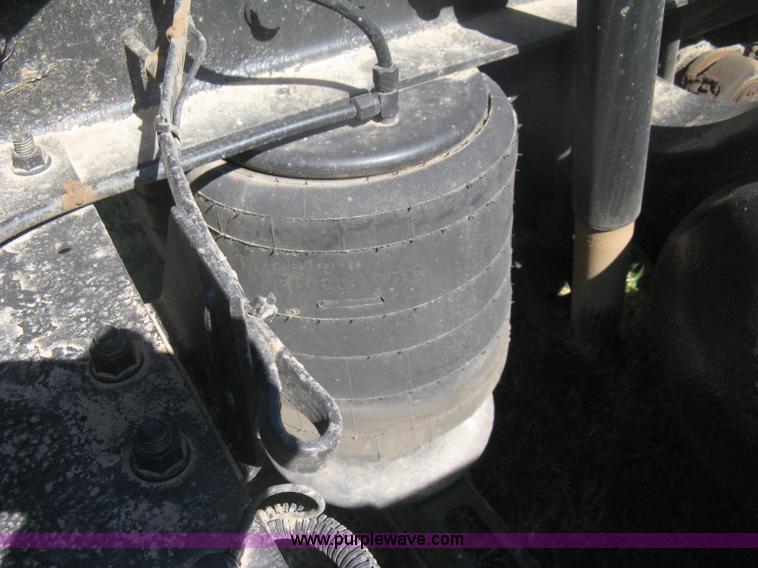 image for item H6282 1998 Volvo WIA semi truck