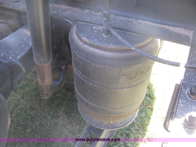 image for item H6282 1998 Volvo WIA semi truck