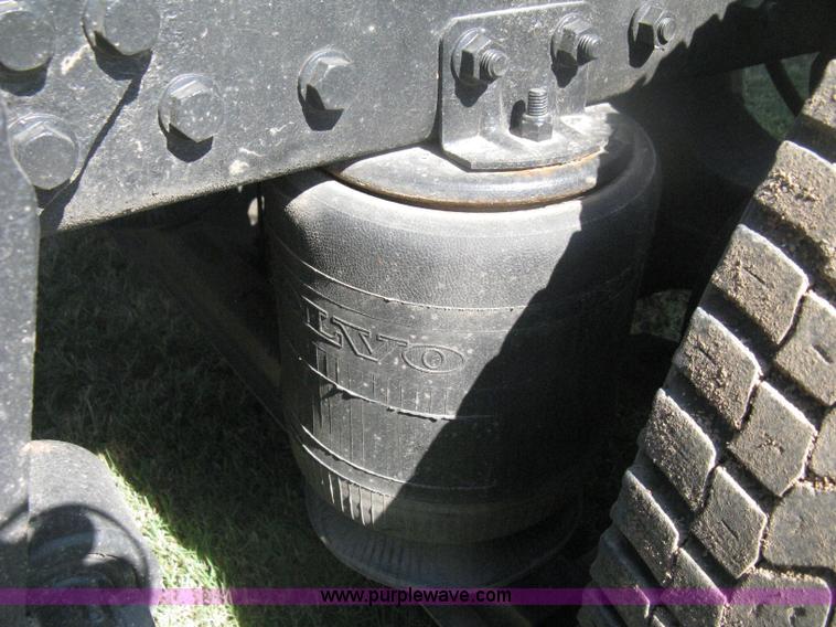 image for item H6282 1998 Volvo WIA semi truck