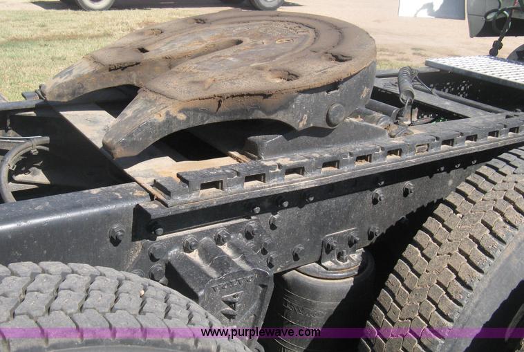 image for item H6282 1998 Volvo WIA semi truck