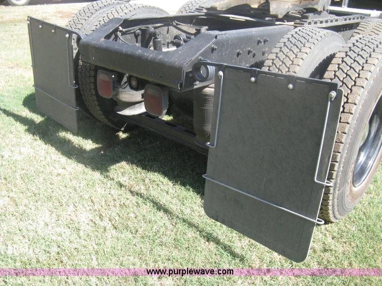 image for item H6282 1998 Volvo WIA semi truck