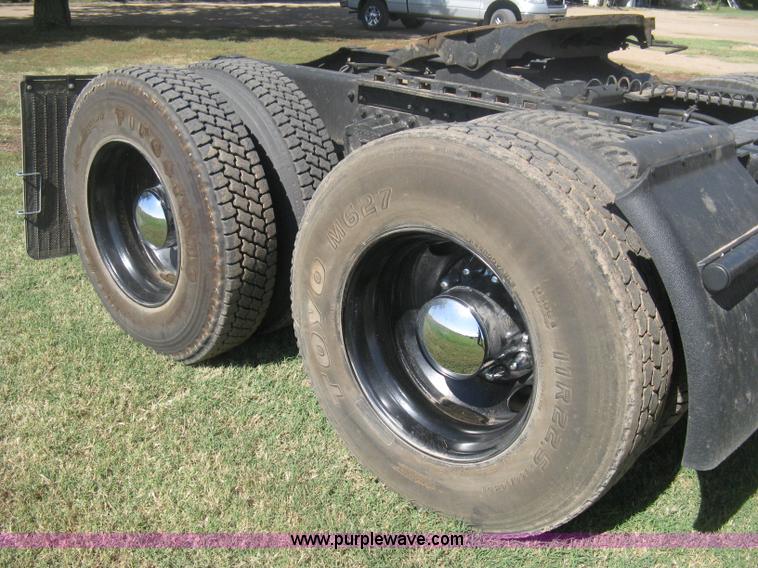 image for item H6282 1998 Volvo WIA semi truck