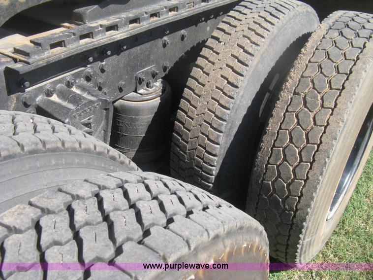 image for item H6282 1998 Volvo WIA semi truck