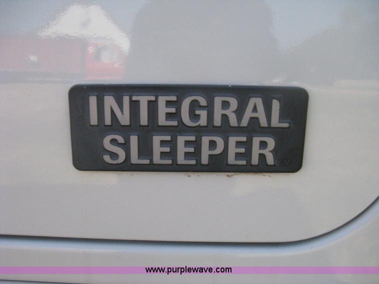 image for item H6282 1998 Volvo WIA semi truck