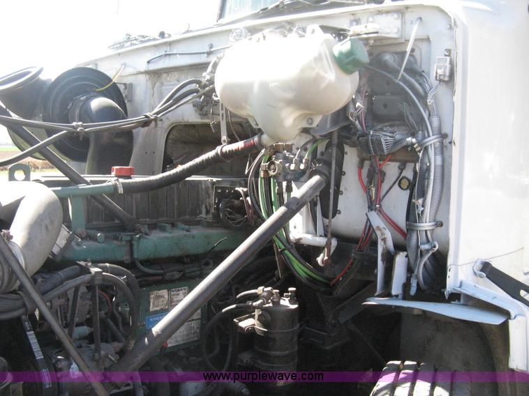 image for item H6282 1998 Volvo WIA semi truck