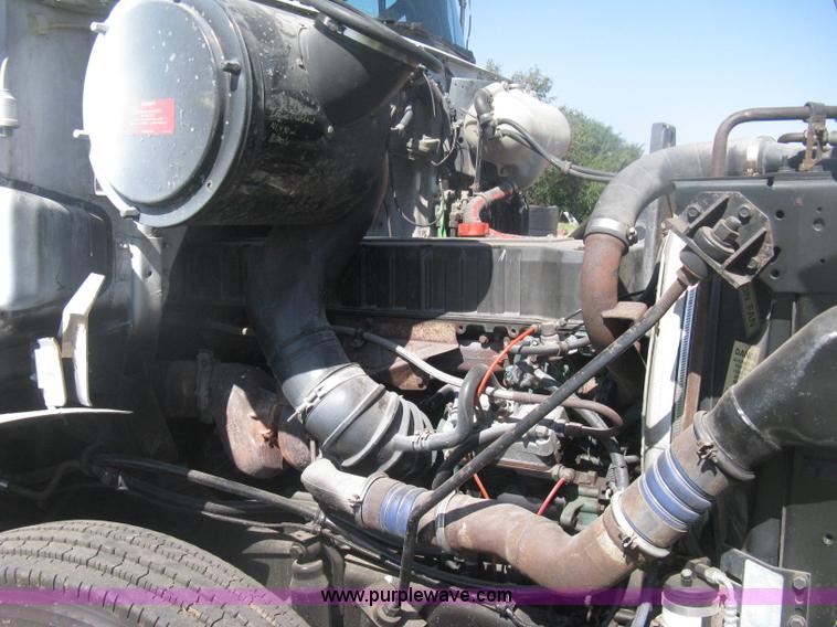 image for item H6282 1998 Volvo WIA semi truck