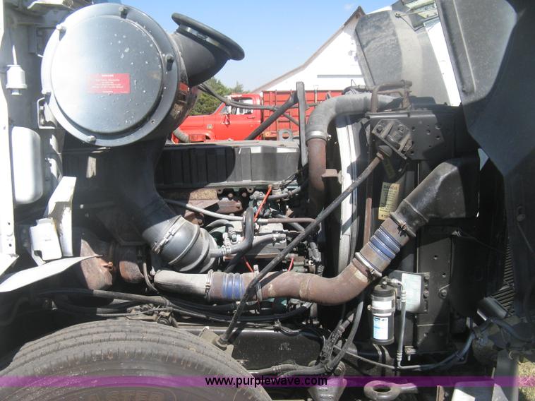 image for item H6282 1998 Volvo WIA semi truck