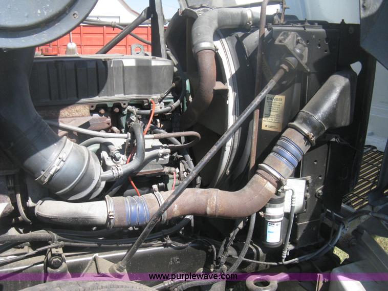 image for item H6282 1998 Volvo WIA semi truck