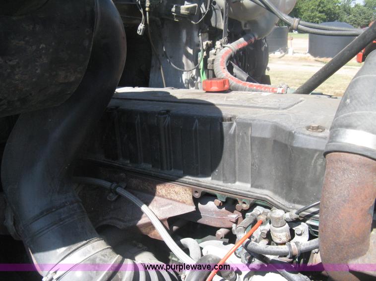 image for item H6282 1998 Volvo WIA semi truck