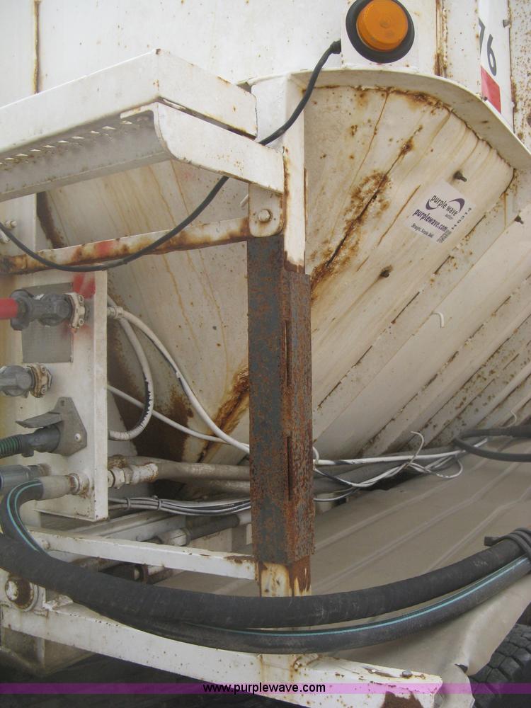 image for item H6314 1998 Trinity 43' belt trailer