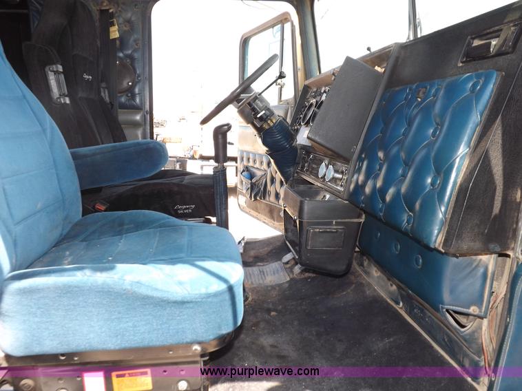 image for item H7013 1995 Kenworth W900 semi truck