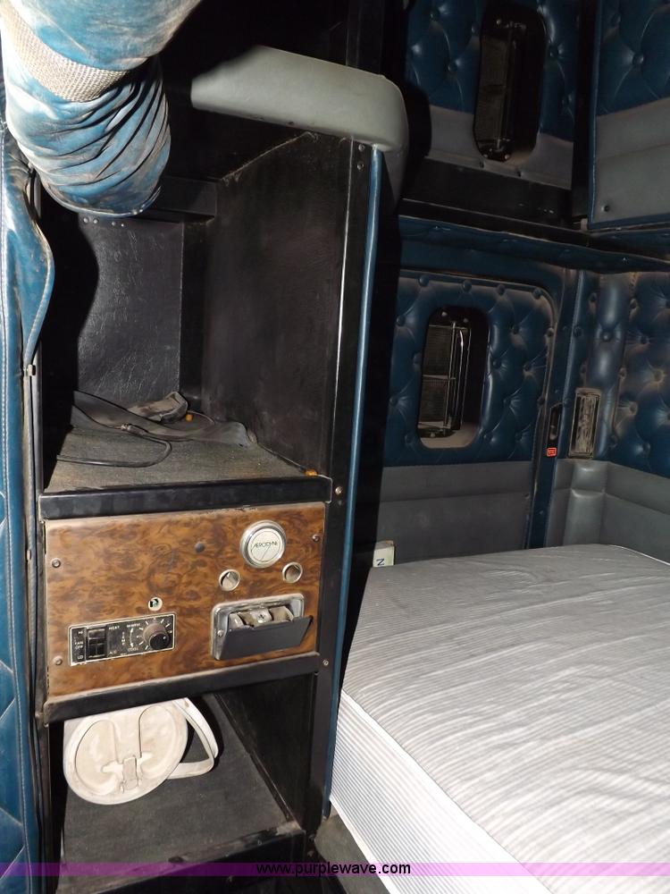 image for item H7013 1995 Kenworth W900 semi truck