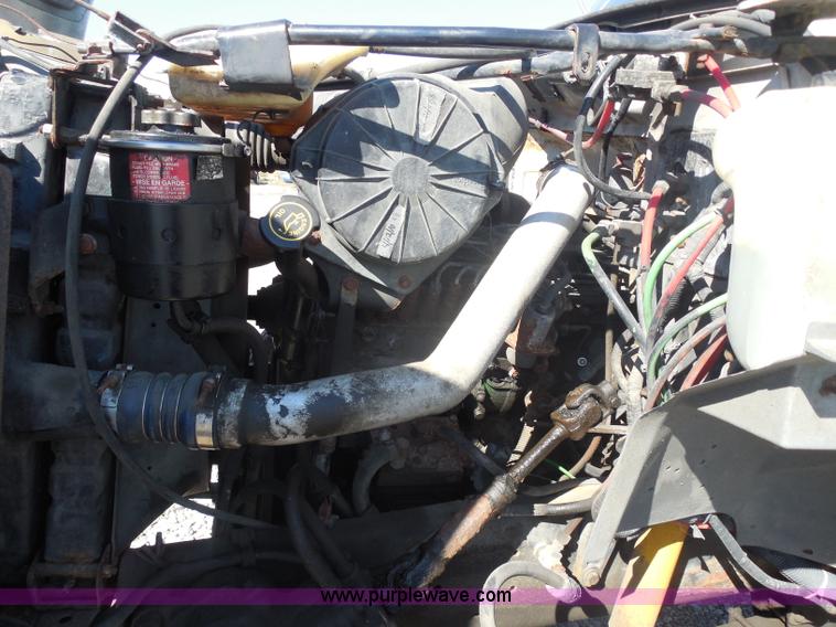 image for item I1312 1997 Ford F800 truck cab and chassis