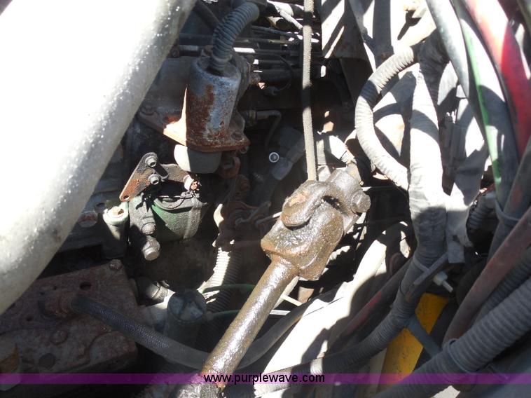 image for item I1312 1997 Ford F800 truck cab and chassis